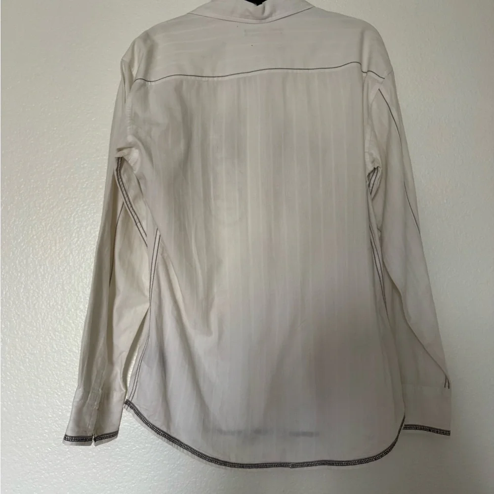 White Button-Up Shirt with Graphic Design - Picture 4 of 4